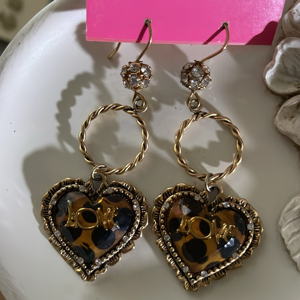 Betsey Johnson heart earrings - Picture 3 of 4